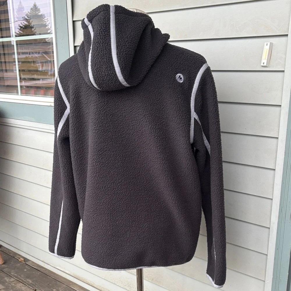 Marmot Charcoal Fleece Pullover. Large. Great condition.